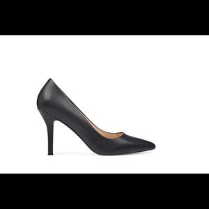 Nine West Basic Black Pumps